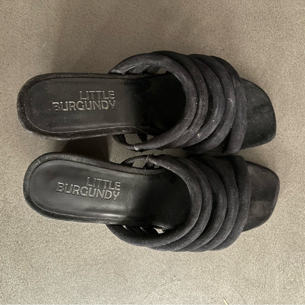 Elegant Black Mules with Sleek Design